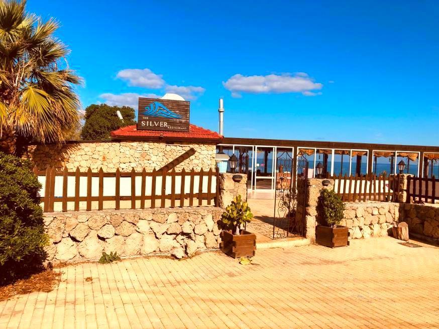 Queen Aphrodite Hotel Karpasa Exteriör bild